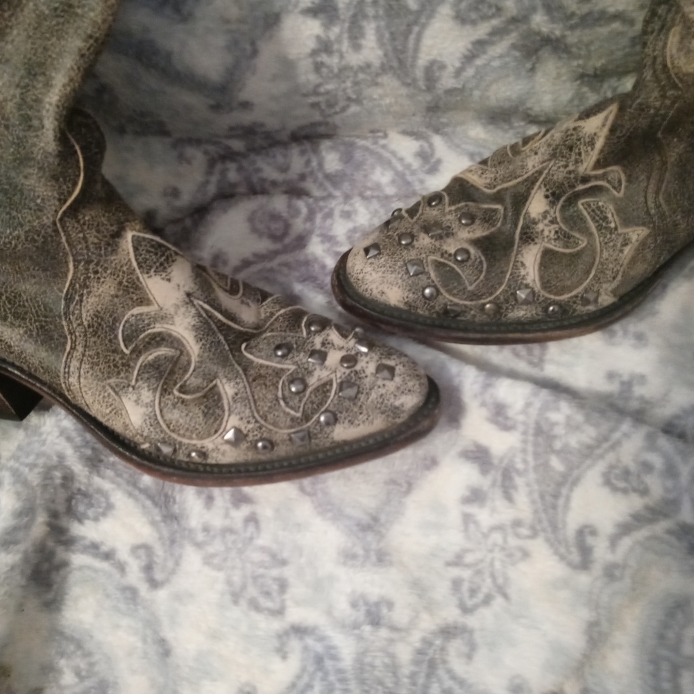 LUCHESSE boots - Picture 10 of 12